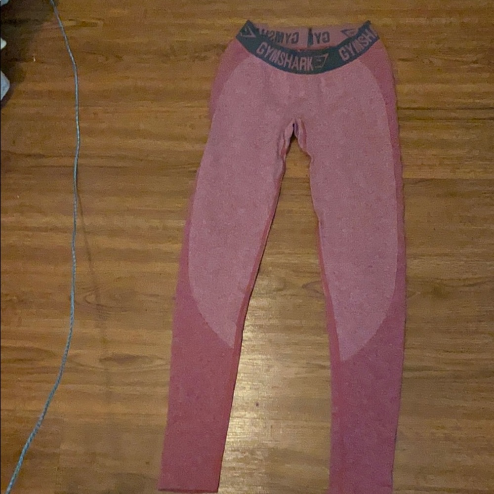 Two toned Heather pink GYM SHARK leggings.
